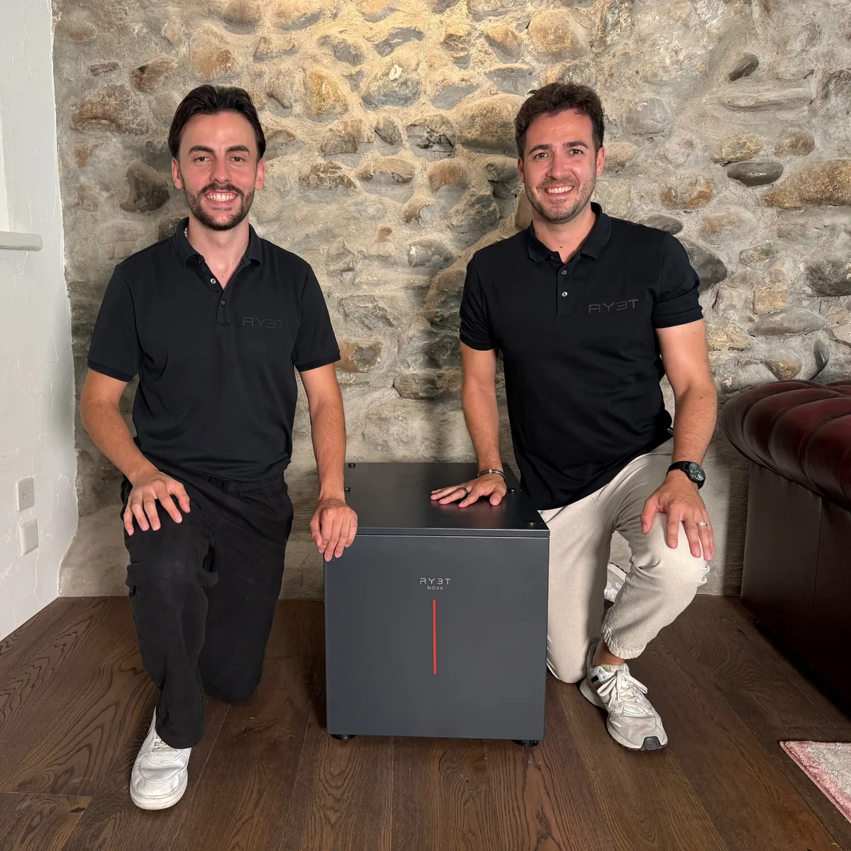Der RY3T NOVA als reales, Swiss-Made-Gerät — kein Rendering.